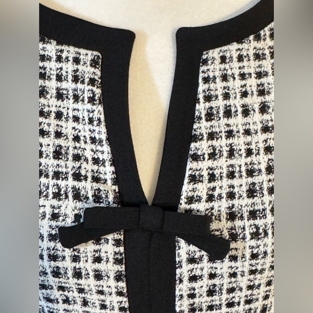 KARL LAGERFELD PARIS Women's Jacquard Contrast-Frame BlackWhite Sleeveless Dress - Picture 9 of 9